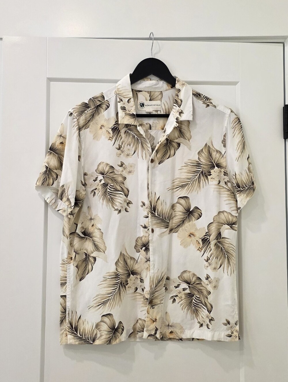 Aeropostale White Tropical Print Short-Sleeve Button-Down Shirt